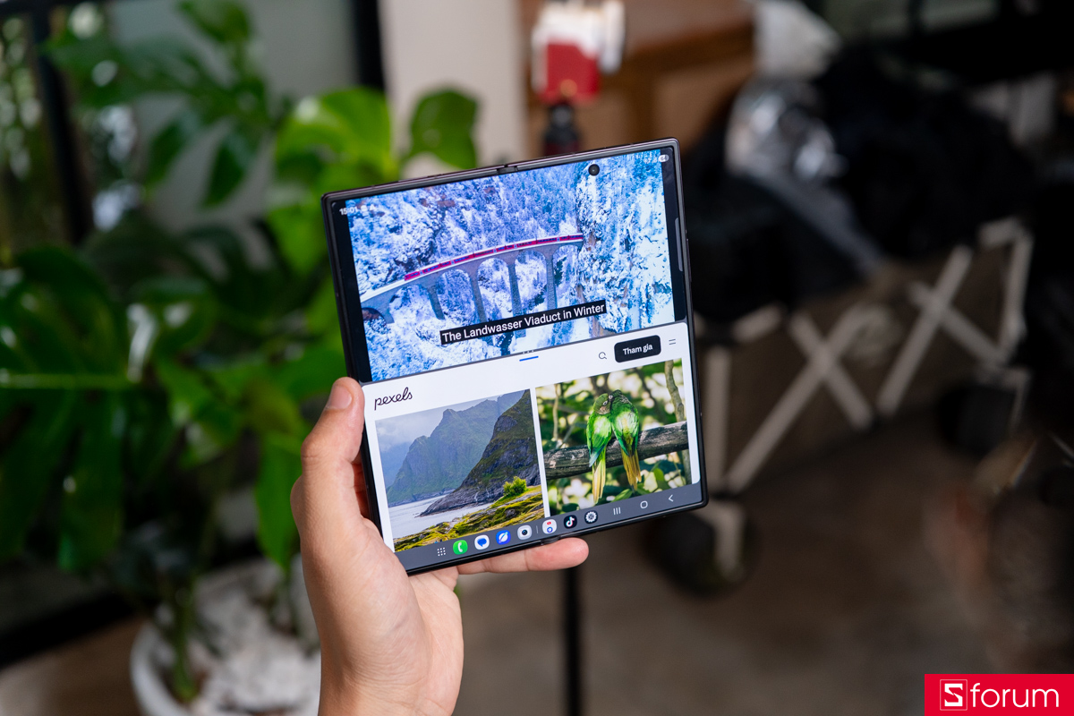 Trên tay Samsung Galaxy Z Fold8 Ultra với màn hình lớn giúp tăng hiệu suất làm việc đa nhiệm nhiều cửa sổ