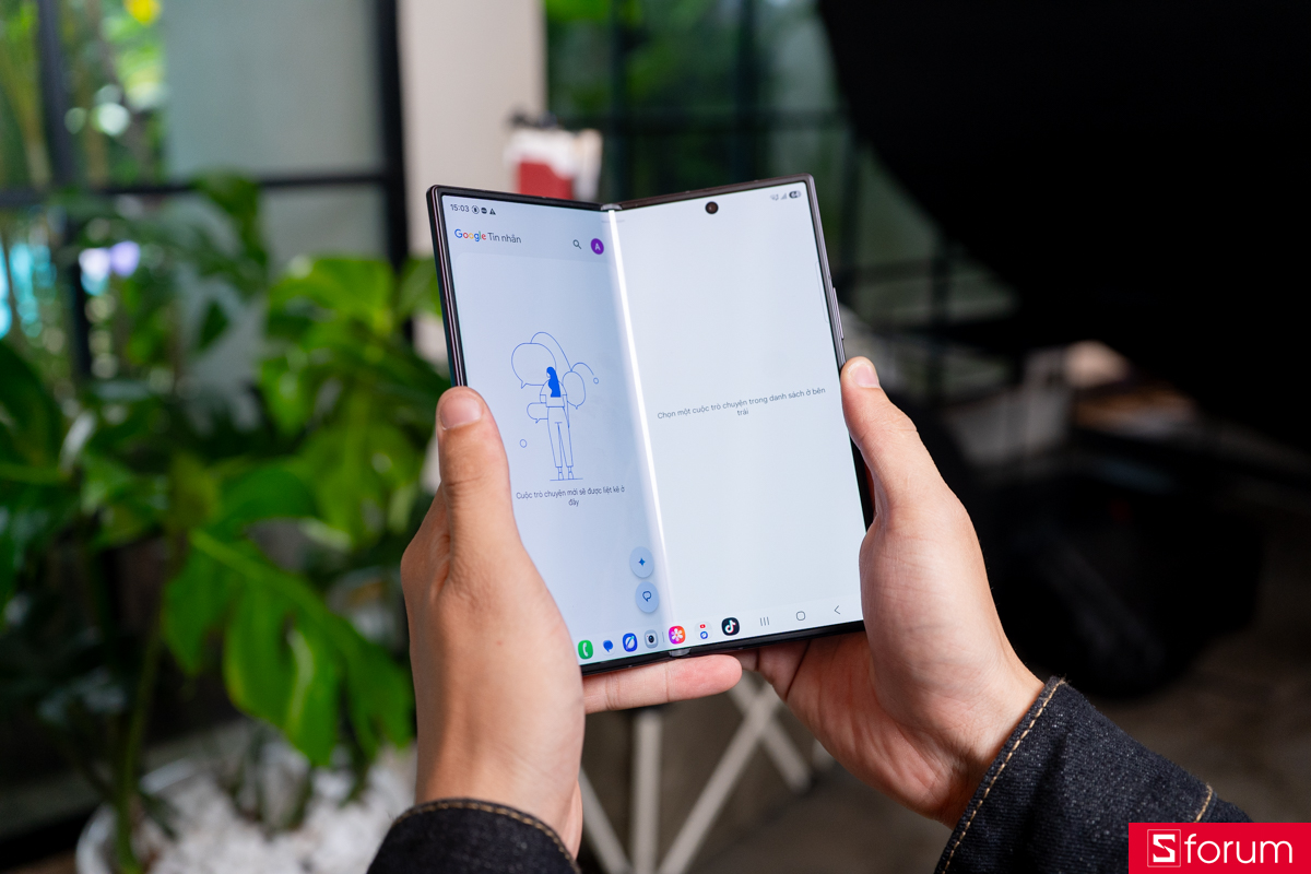 Trên tay Samsung Galaxy Z Fold8 Ultra thiết kế viền mở rộng dễ mở hơn