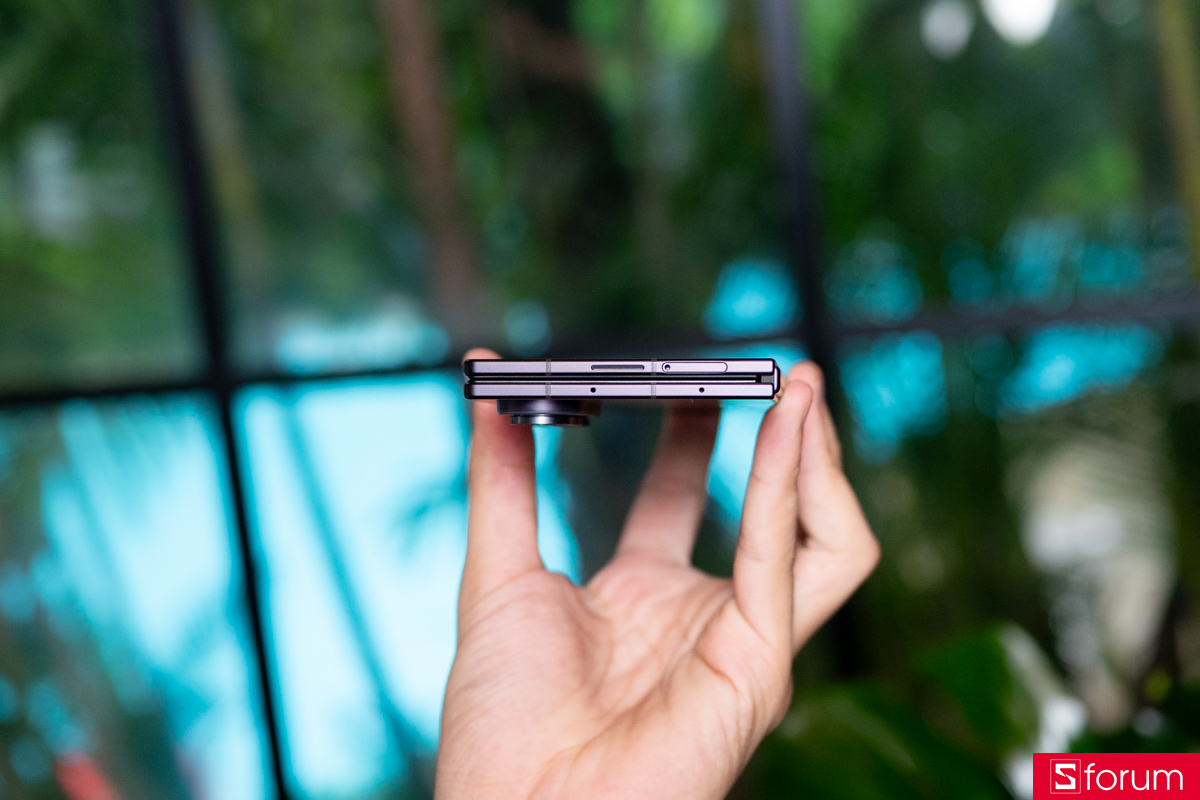 Trên tay Samsung Galaxy Z Fold8 Ultra cạnh trên