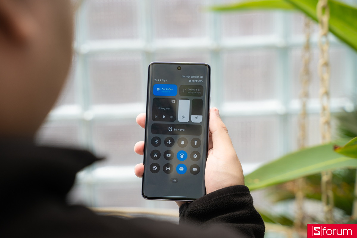 Trên tay Xiaomi Redmi Note 15: Màn hình có độ sáng peak 3,200 nits