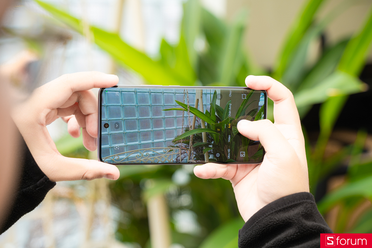 Trên tay Xiaomi Redmi Note 15: Máy có camera selfie 20MP