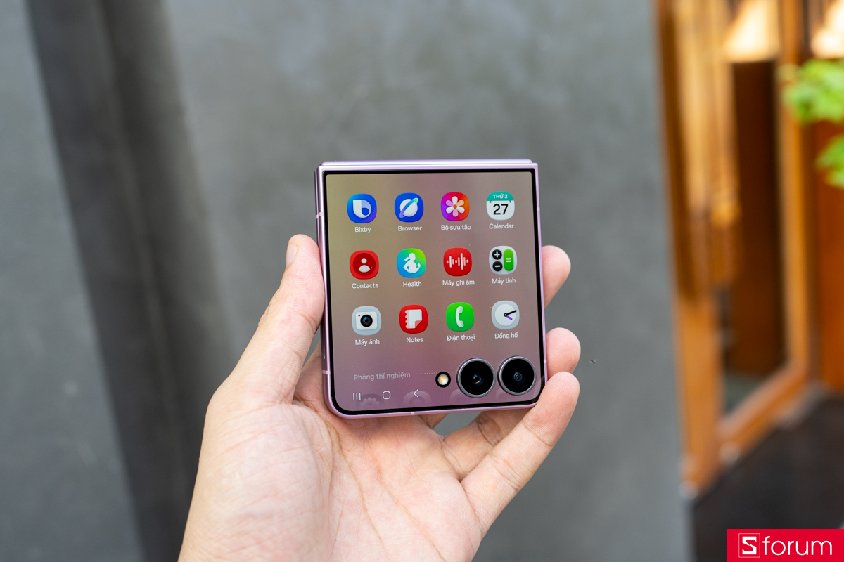 Mở hộp Samsung Galaxy Z Flip8 xem bên trong hộp có gì