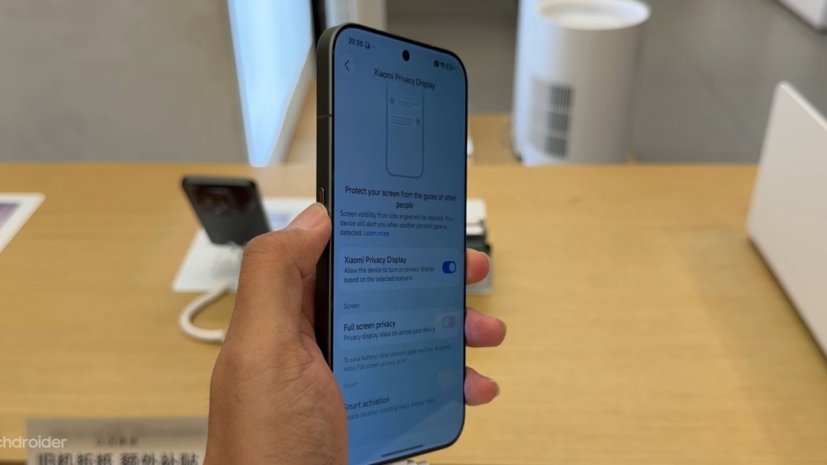 Cận cảnh Xiaomi 18 Pro Max màu xanh về màn hình chống nhìn trộm