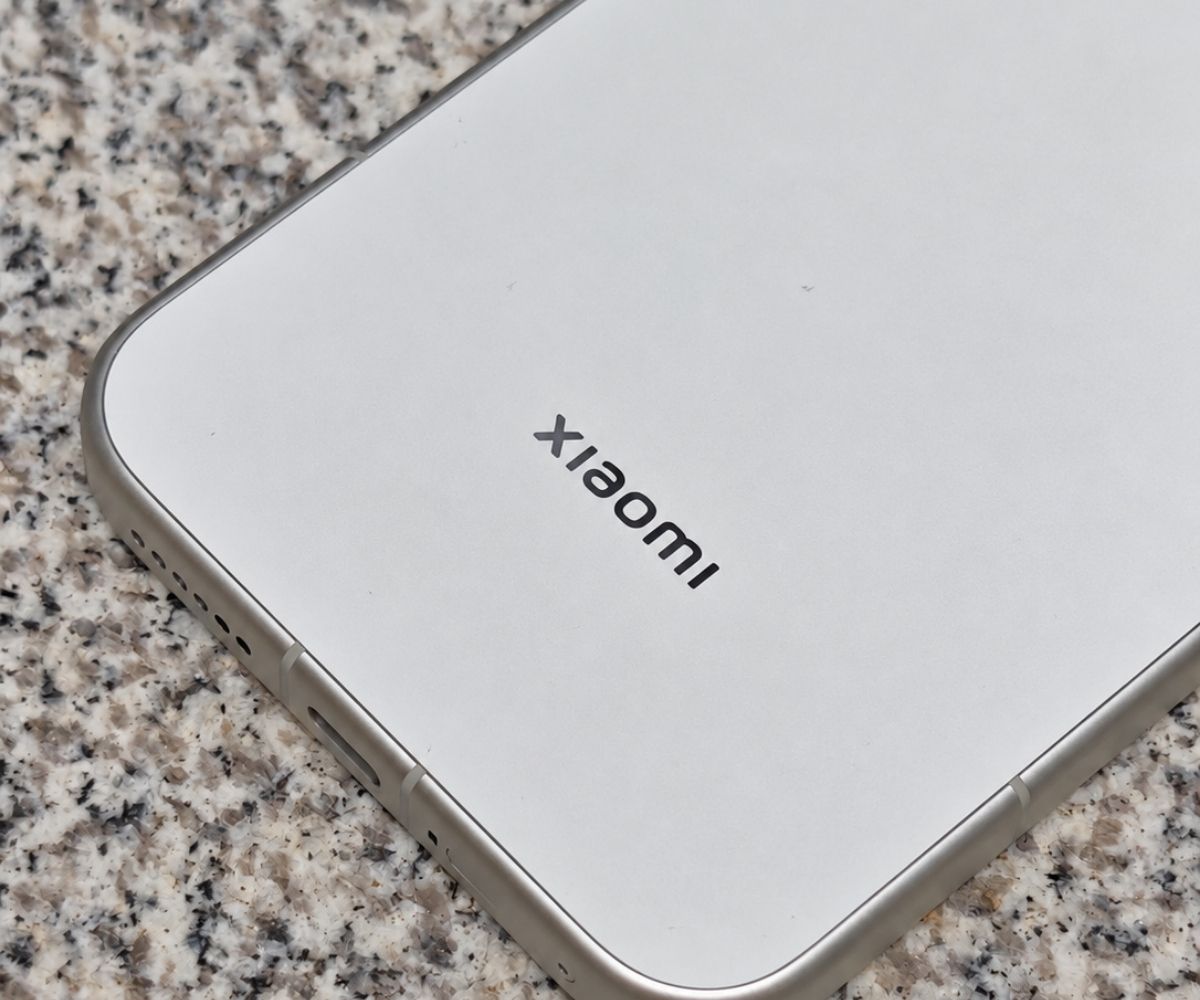 Cận cảnh Xiaomi 18 Pro Max có mặt lưng kính