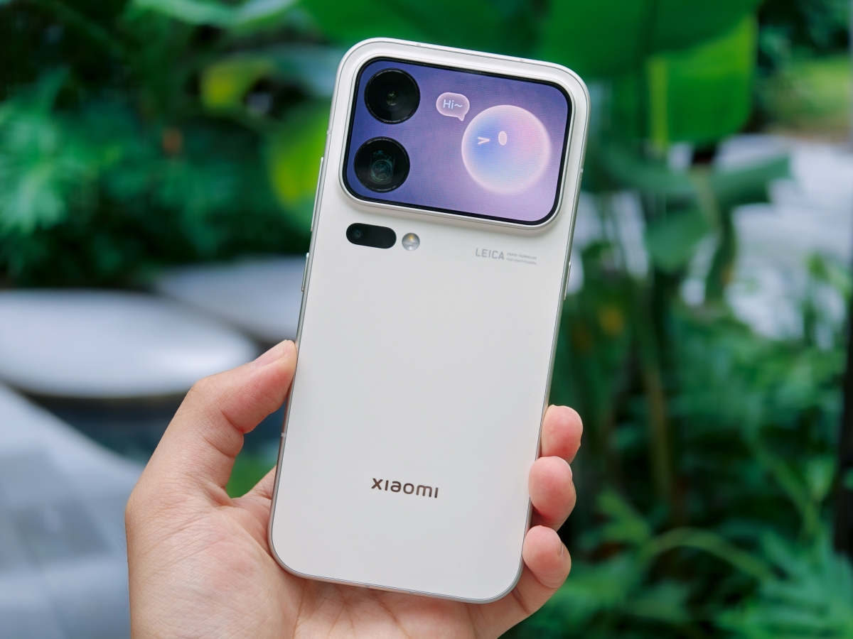 Cận cảnh Xiaomi 18 Pro Max với tấm nền phát quang M1
