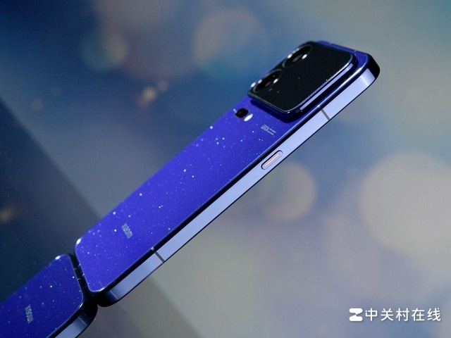 Cận cảnh Xiaomi 18 Pro Max màu xanh về cạnh viền