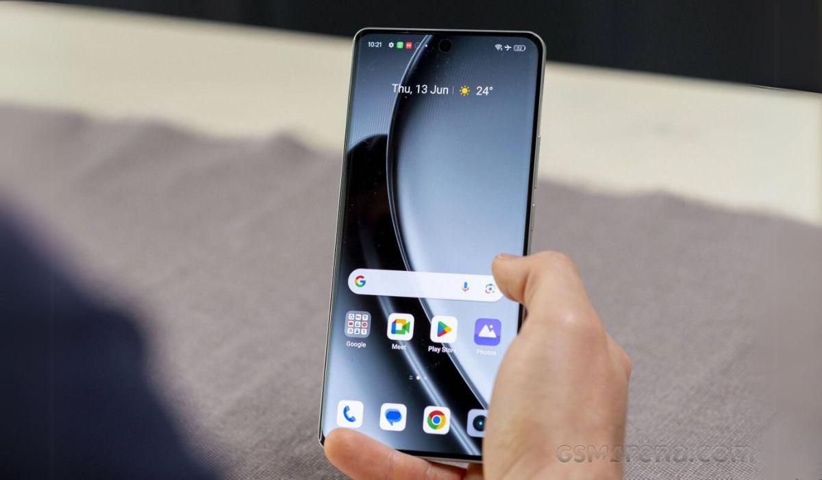 Realme GT6 có màn hình cong cực kỳ sexy, độ phân giải cao, tần số quét 120Hz