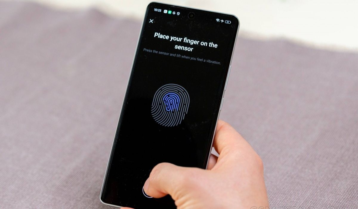Realme GT6 sử dụng công nghệ bảo mật vân tay dưới màn hình, độ chính xác cao, tốc độ nhận diện nhanh