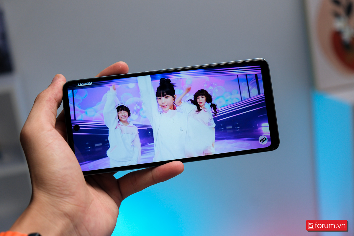 TECNO POVA 6 NEO sử dụng màn hình IPS LCD 6.78 inch.