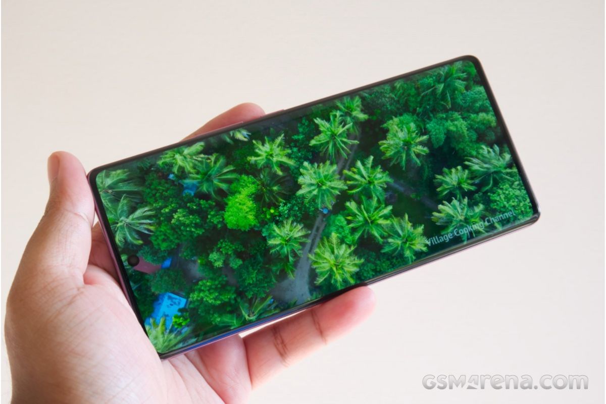 Infinix Zero 40 5G có màn hình tương tự như thế hệ tiền nhiệm với tấm nền AMOLED 6.78 inches, tần số quét 144Hz.
