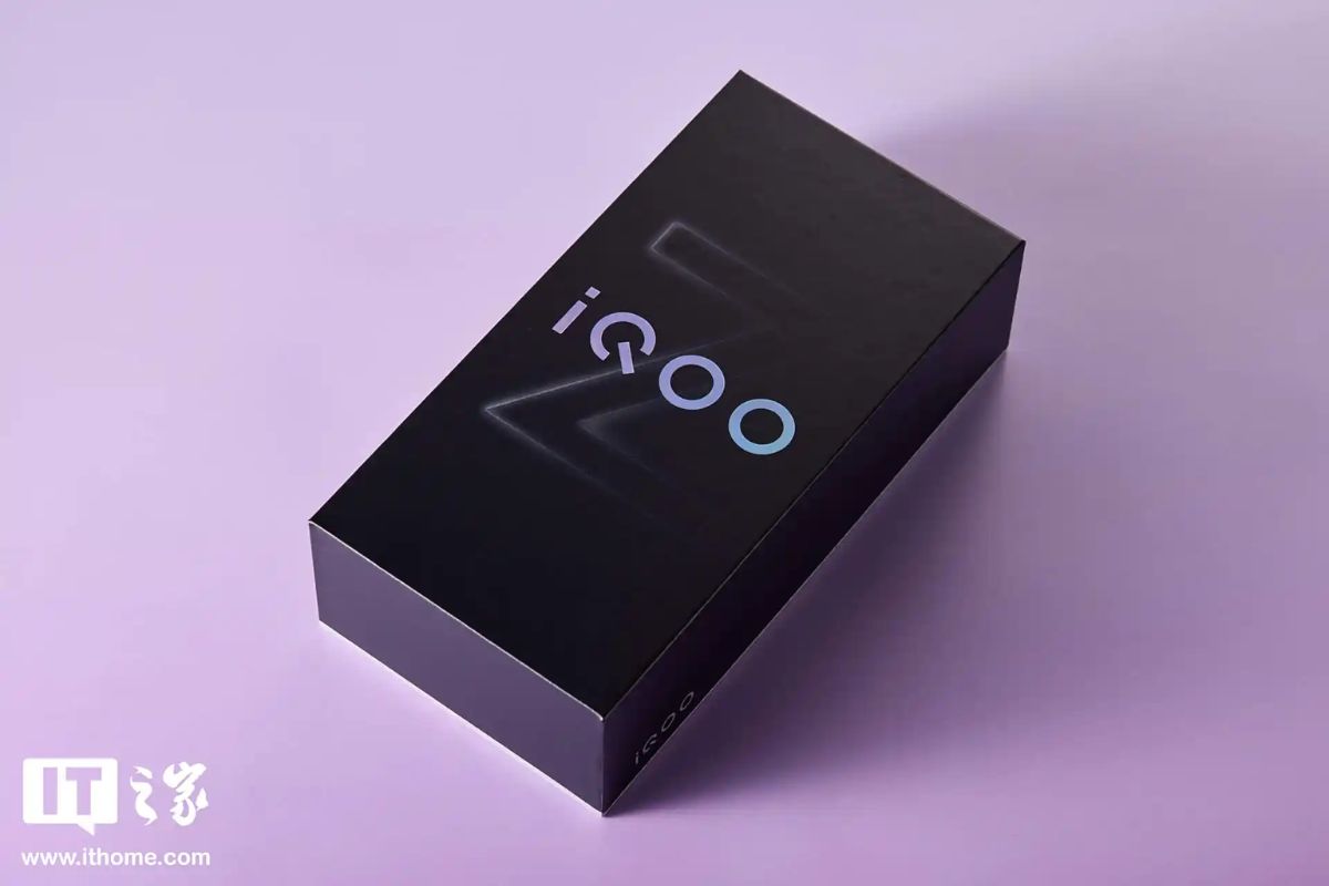 Cận cảnh iQOO Z10 Turbo+ về hộp đựng