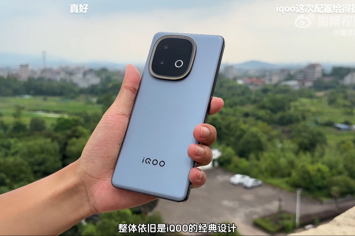 Cận cảnh iQOO Z10 Turbo+ khi cầm nắm