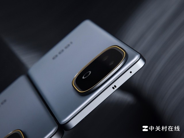 Cận cảnh iQOO Z10 Turbo+ ở cạnh trên