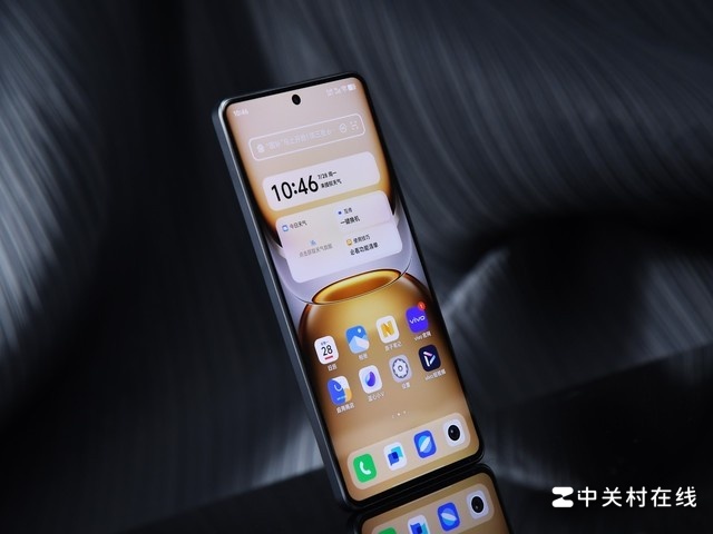 Cận cảnh iQOO Z10 Turbo+ về màn hình