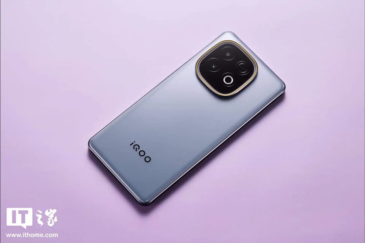 Cận cảnh iQOO Z10 Turbo+ về thiết kế
