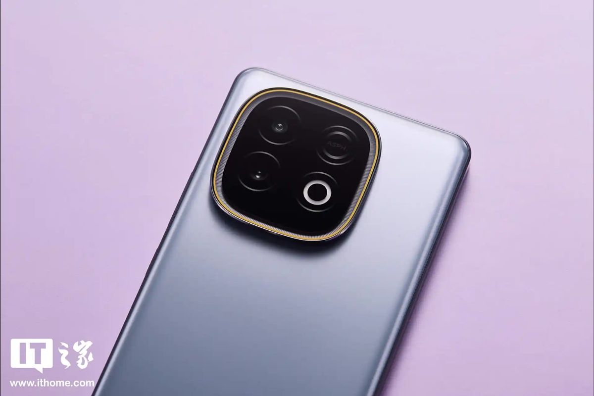 Cận cảnh iQOO Z10 Turbo+ ở cụm camera sau
