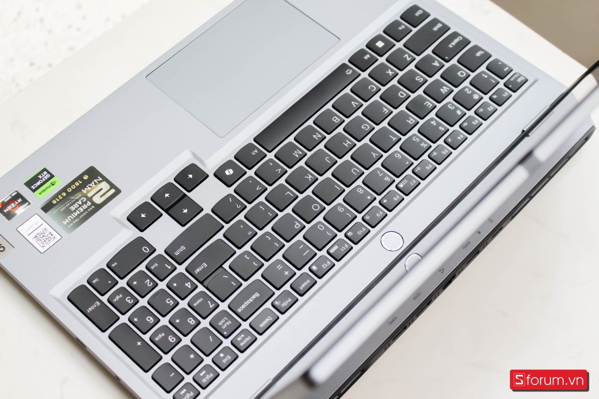 Cảm giác gõ là thứ khiến mình thật sự “mê” chiếc LOQ này