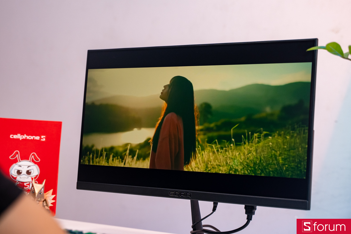 Nhờ tần số quét 100Hz, các thao tác cuộn trang, mở cửa sổ hay xem video đều mượt hơn đáng kể so với màn hình 60Hz cùng tầm giá