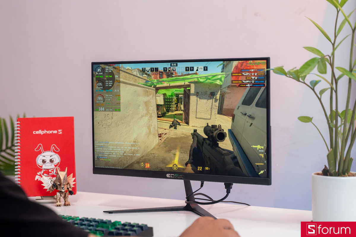 Với các game bắn súng, mình nhận thấy thước ngắm trong game bị lệch nhẹ khiến cảm giác ngắm bắn không thật sự chuẩn