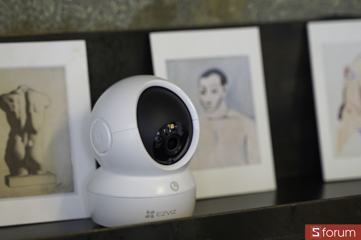 EZVIZ C6N Pro 2K sở hữu kiểu dáng camera xoay tròn