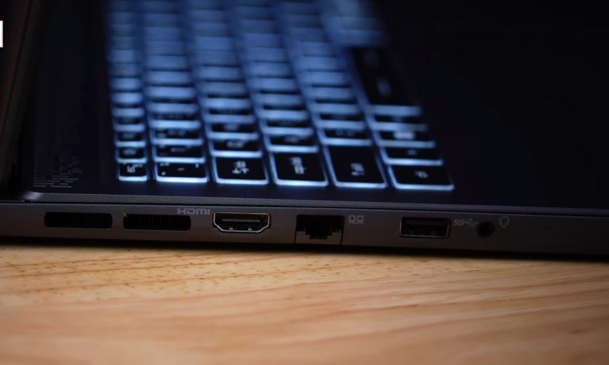 Kết nối hiện đại: Thunderbolt™ 4, HDMI 2.1 và Wi-Fi 7