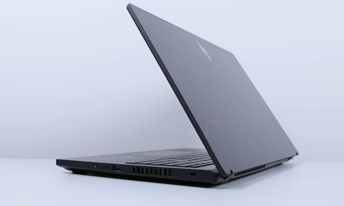 Logo Nitro nổi bật như lời khẳng định cá tính của game thủ.