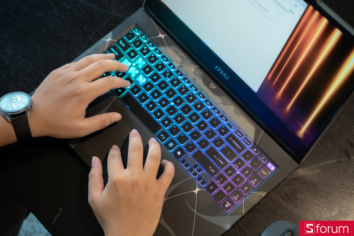 Trên tay MSI Cyborg 15 B2RWEKG