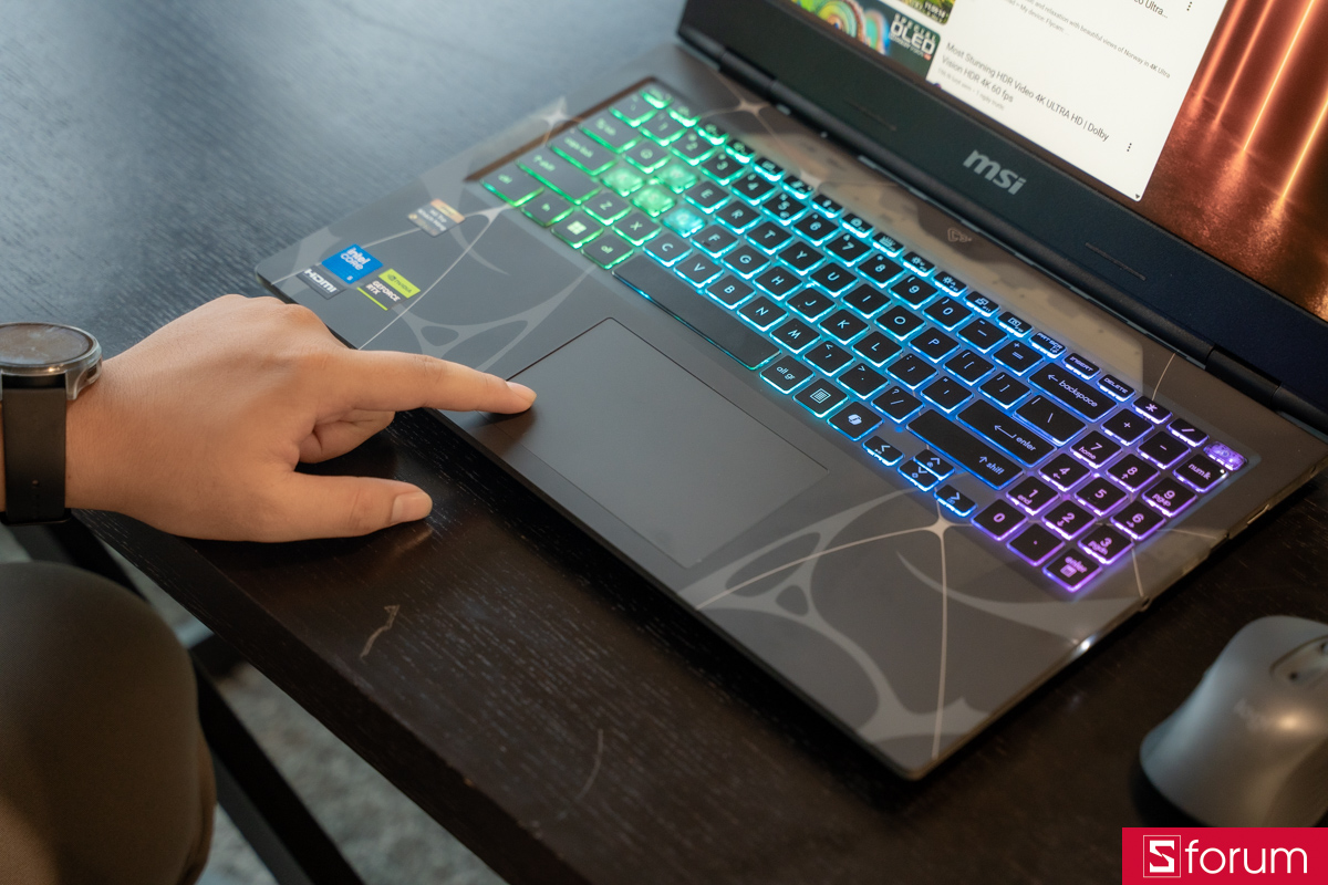 Trên tay MSI Cyborg 15 B2RWEKG