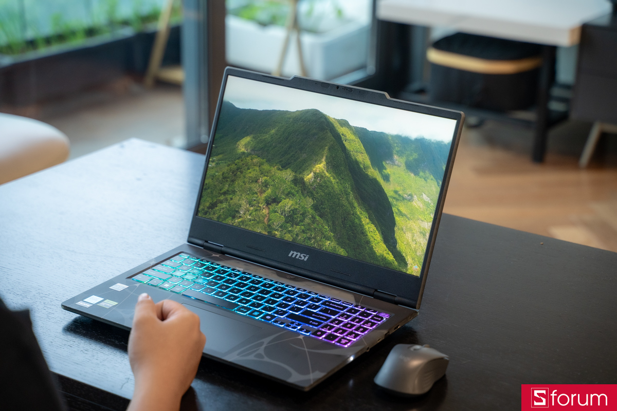 Trên tay MSI Cyborg 15 B2RWEKG