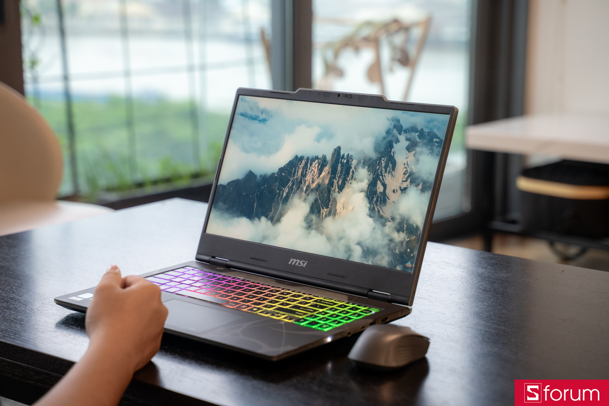 Trên tay MSI Cyborg 15 B2RWEKG