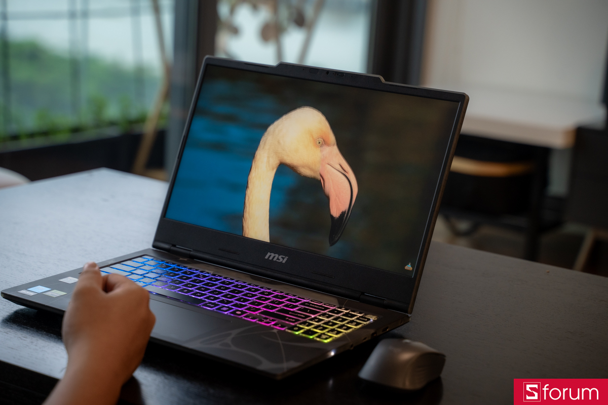 Trên tay MSI Cyborg 15 B2RWEKG