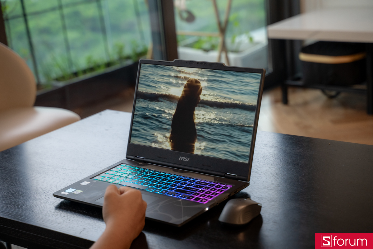 Trên tay MSI Cyborg 15 B2RWEKG