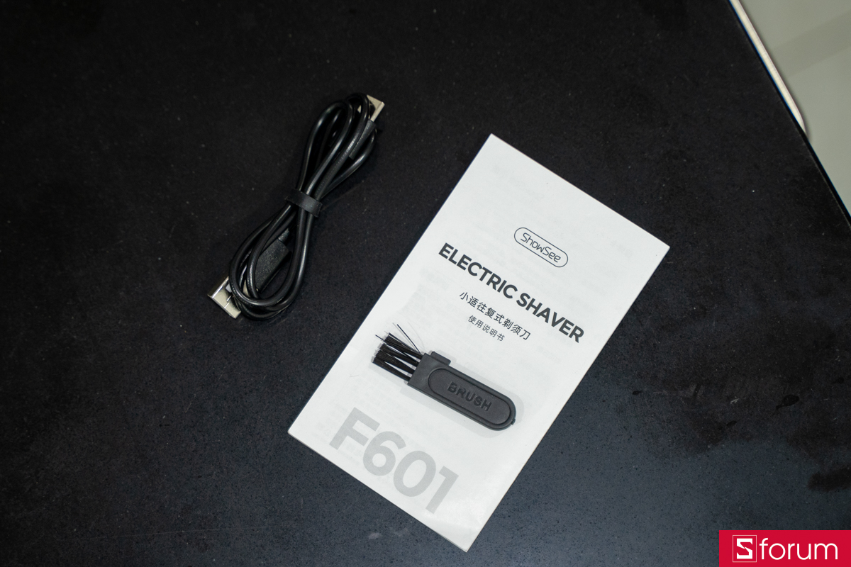 Mở hộp và trên tay ShowSee F601-BK