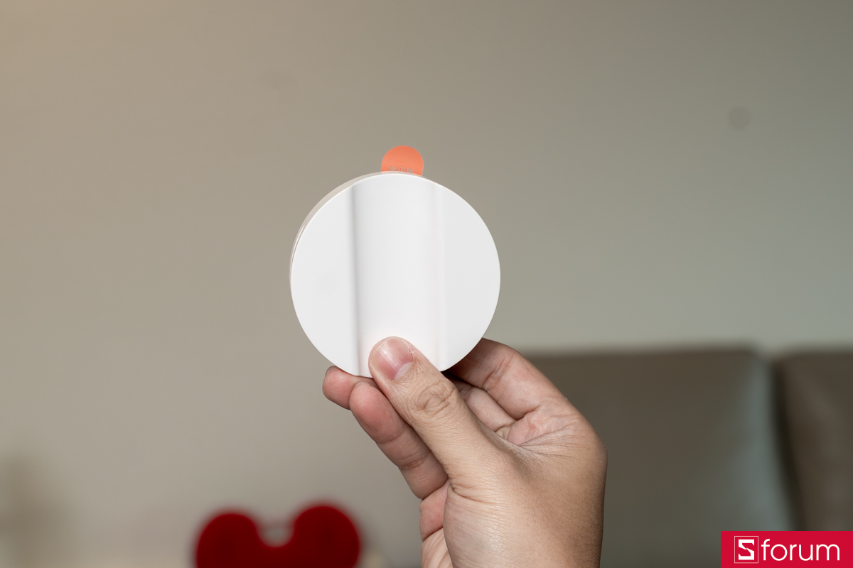 Máy chính, đầu hút, cốc lọc, chổi vệ sinh cho đến bộ nguồn đều được bọc từng túi chống bụi riêng