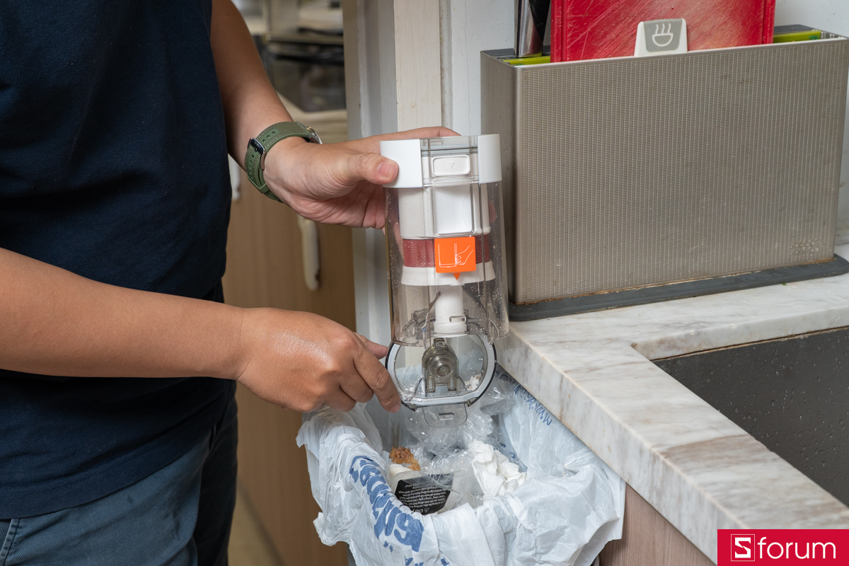 Cốc chứa bụi 0.4L thì đúng là không quá lớn