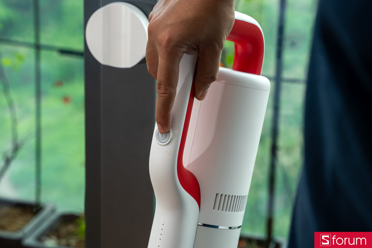 Thao tác bật/tắt máy rất thuận tay