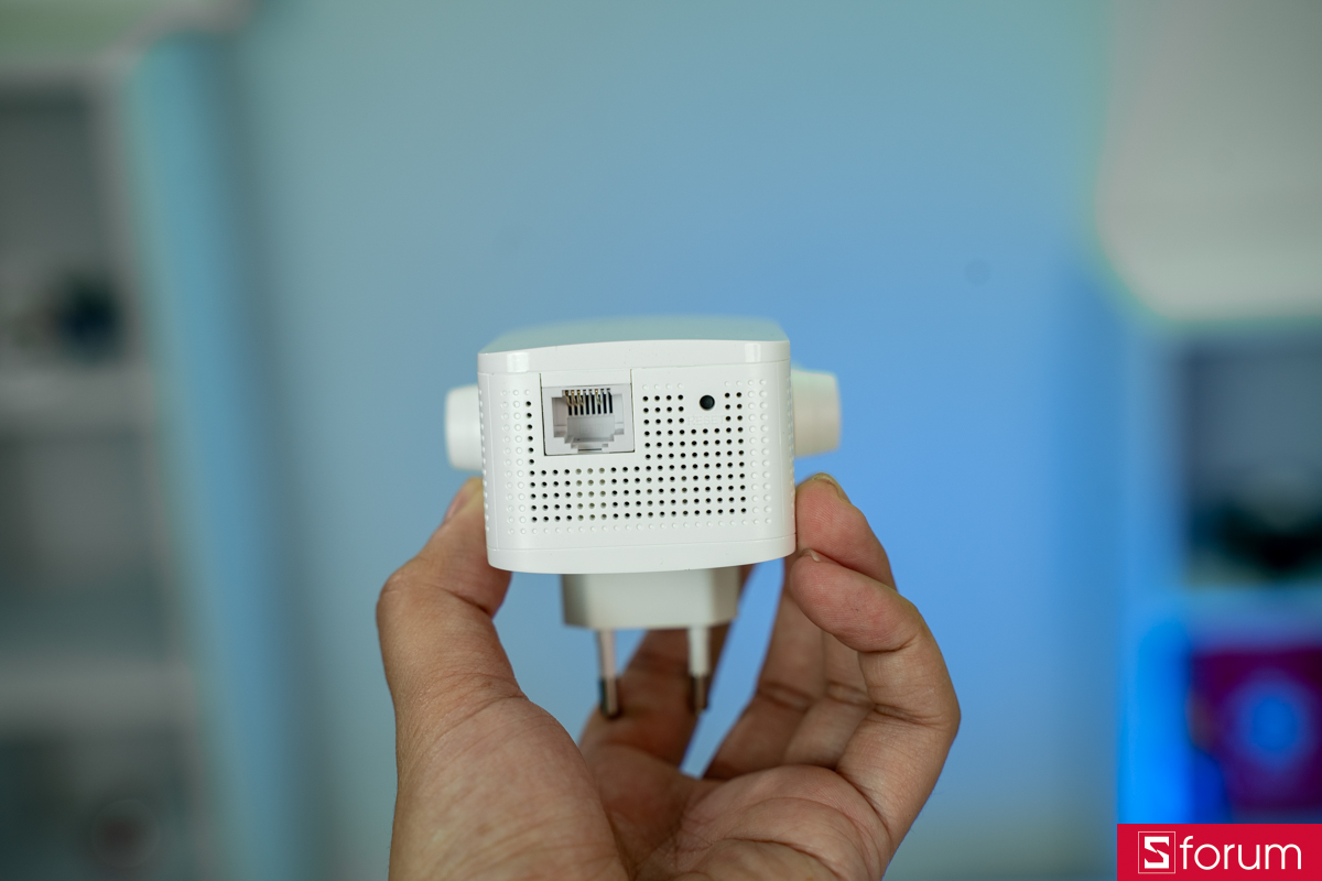 TP-Link TL-WA855RE được trang bị một cổng Ethernet RJ45 tốc độ 10/100Mbps