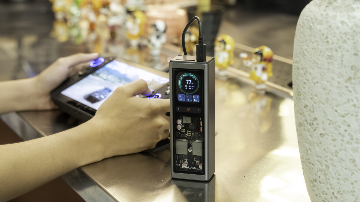 Trên tay Lenovo ThinkPlus FLUXO 140W 20,000mAh: Thiết kế trong suốt, sạc laptop Lenovo tới 140W, giá 990k