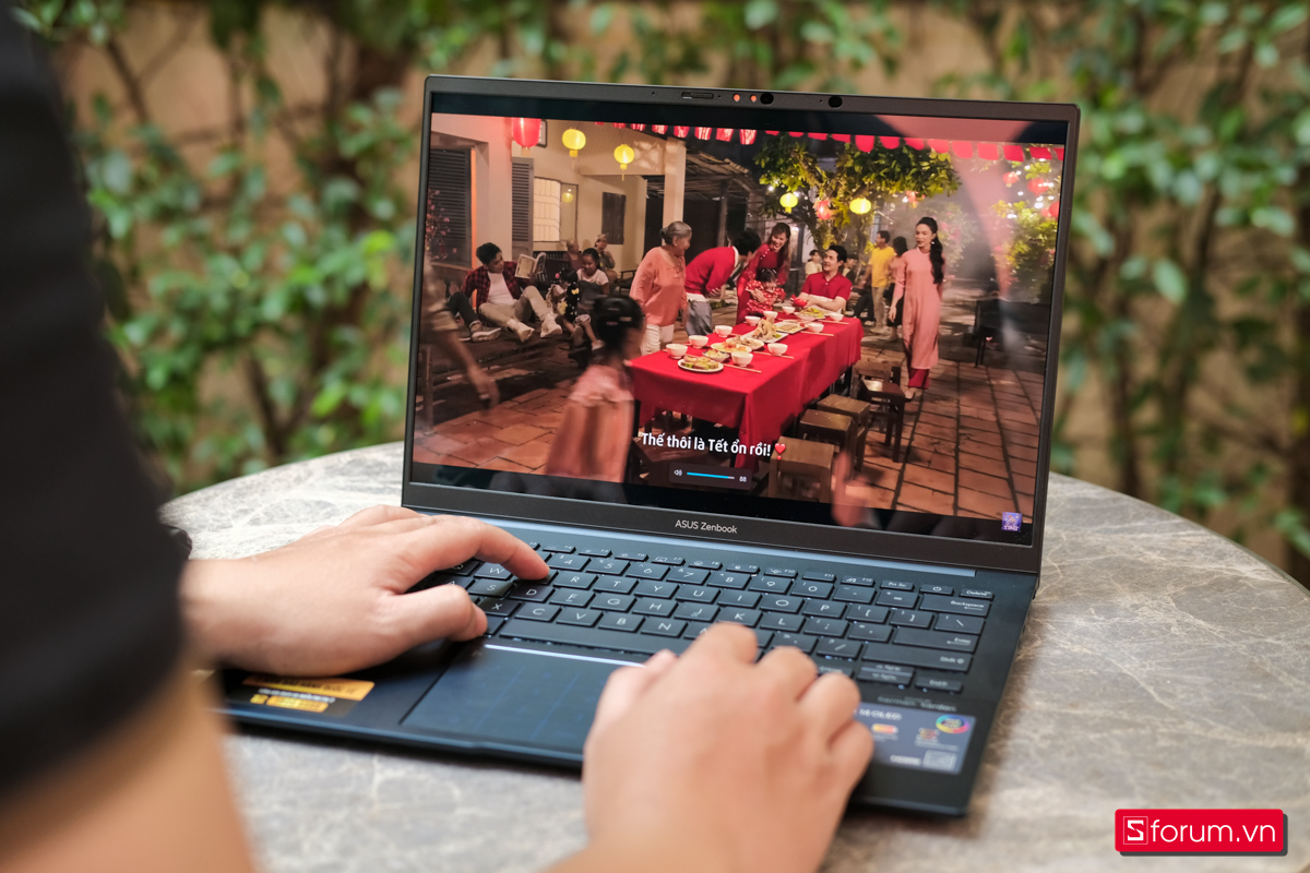 Top 4 laptop cao cấp đáng mua nhất 2025