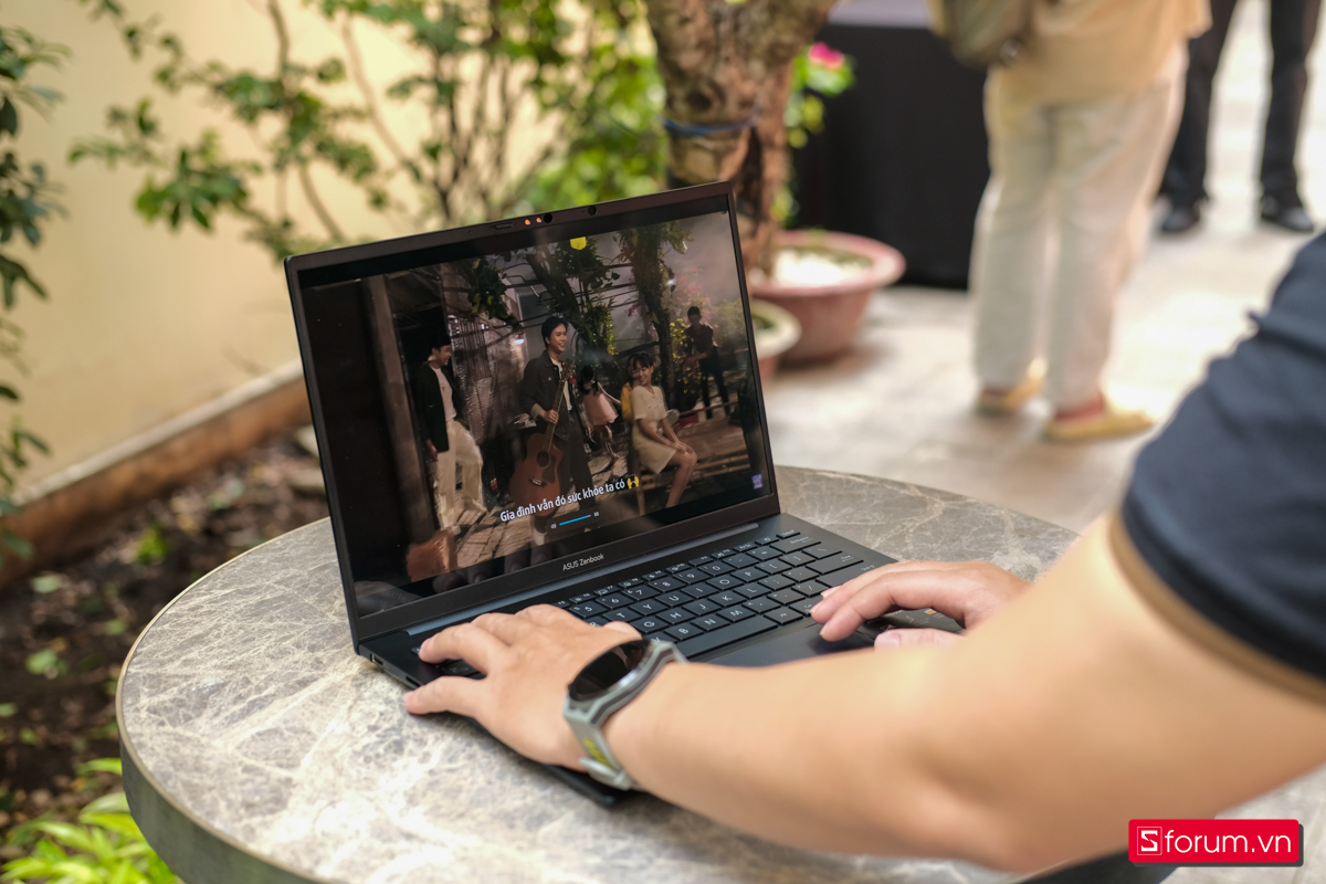 Top 4 laptop cao cấp đáng mua nhất 2025