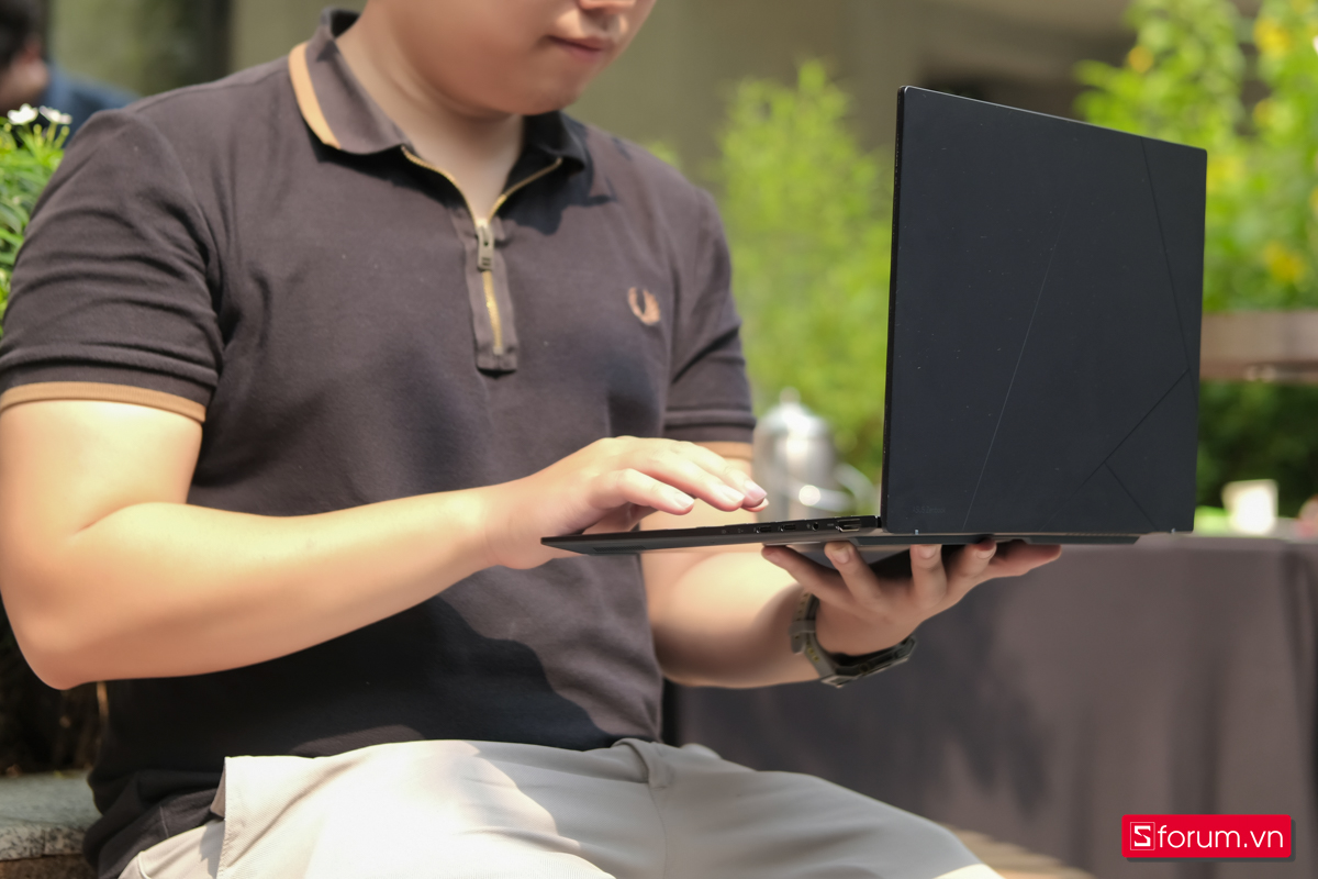 Top 4 laptop cao cấp đáng mua nhất 2025