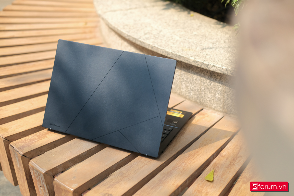 Top 4 laptop cao cấp đáng mua nhất 2025