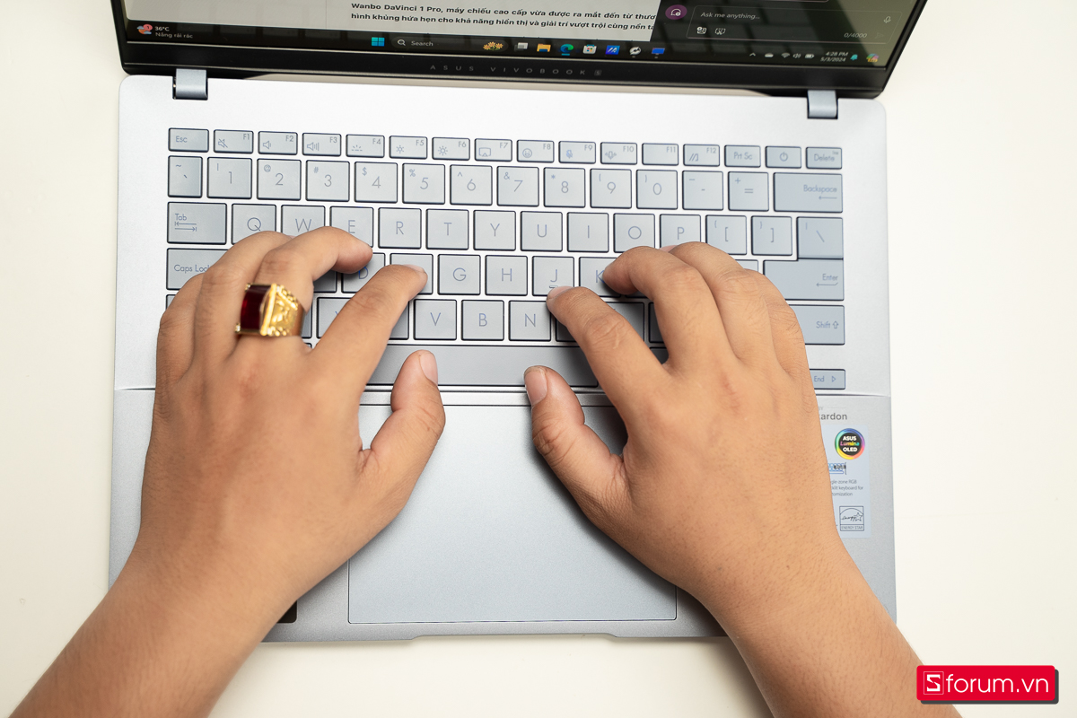 Top 4 laptop cao cấp đáng mua nhất 2025