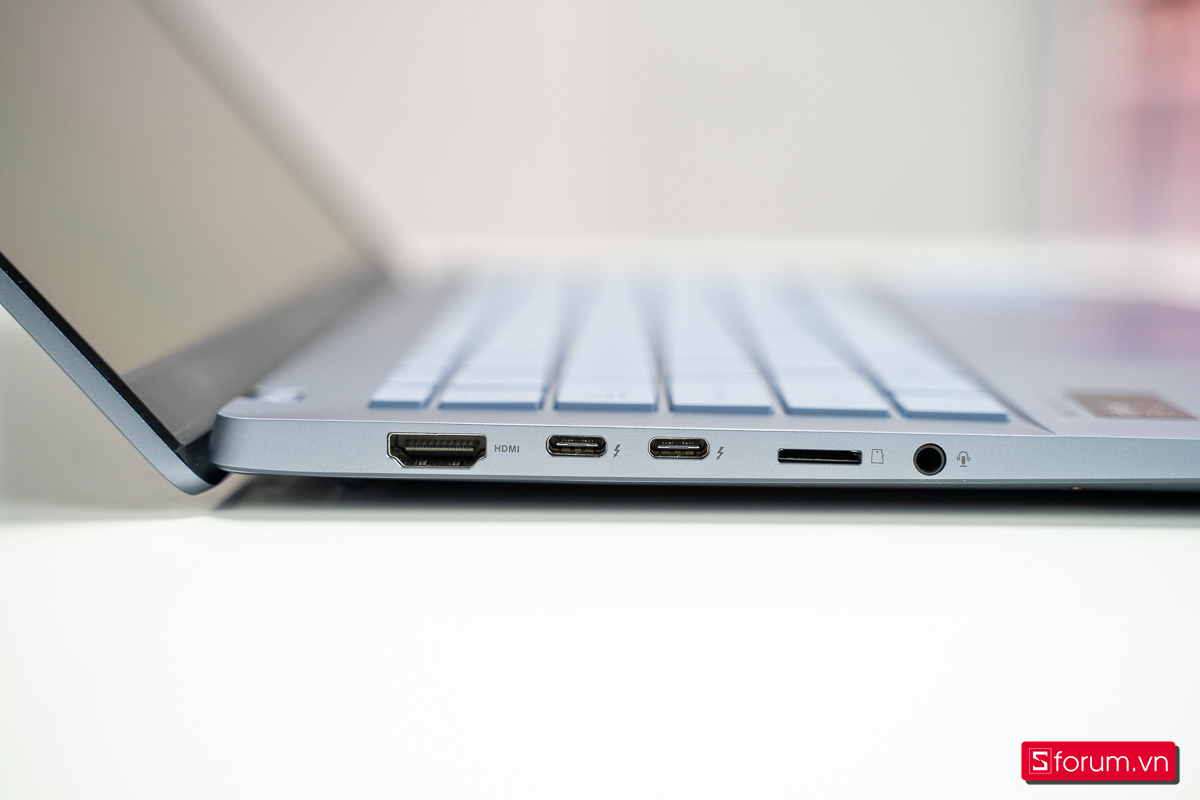 Top 4 laptop cao cấp đáng mua nhất 2025