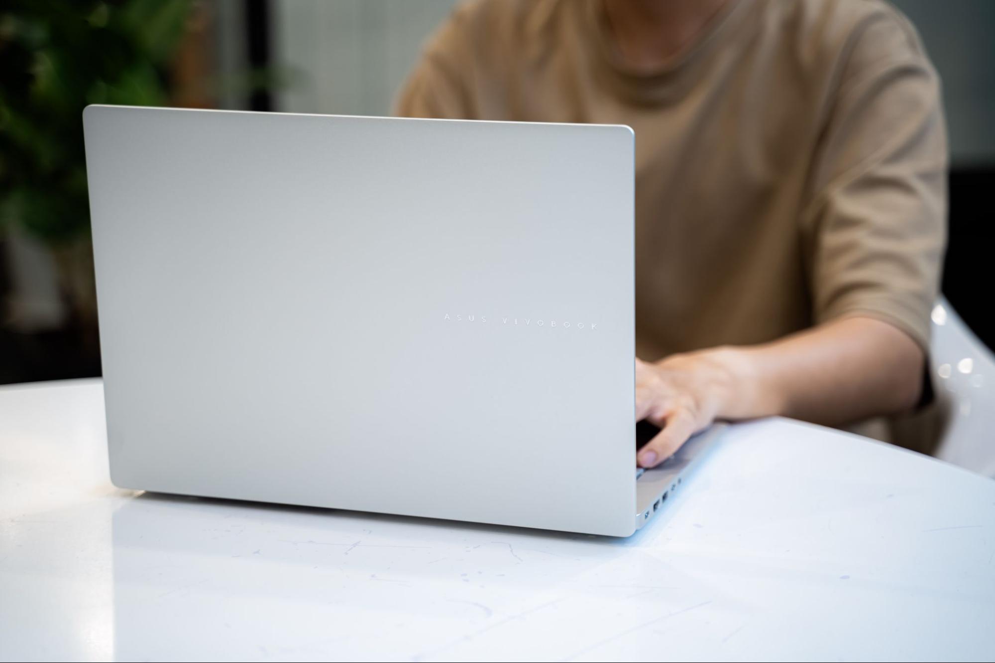 Top laptop pin lâu, ổn định, bền bỉ, mỏng nhẹ 2025