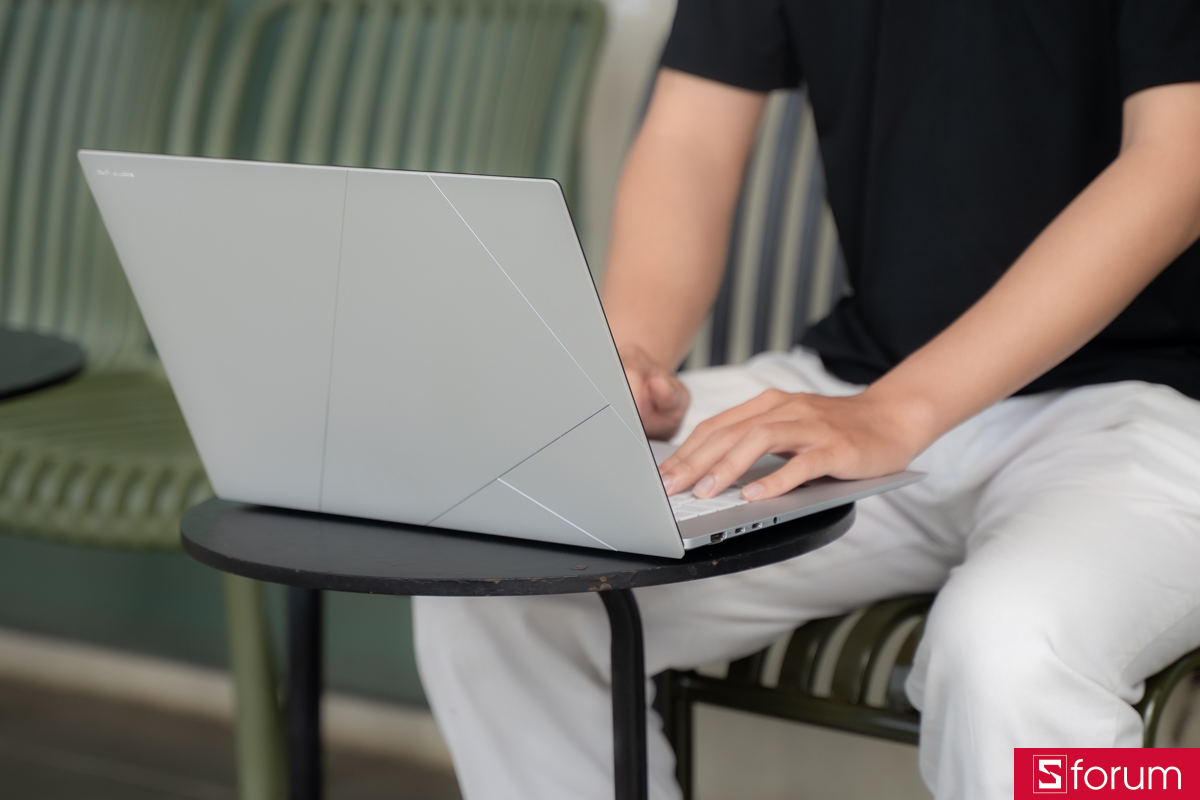 Trên tay ASUS Zenbook S 16 UM5606KA gây ấn tượng với thiết kế siêu mỏng nhẹ