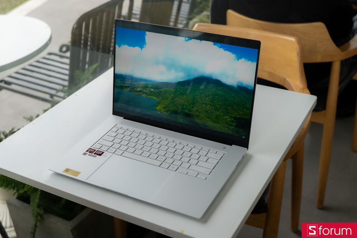 Màn hình hiển thị của ASUS Zenbook S 16