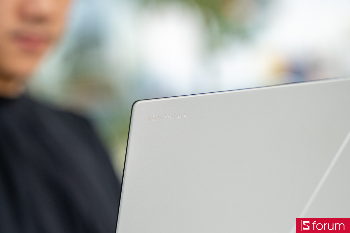 Trên tay ASUS Zenbook S 16 UM5606KA gây ấn tượng với thiết kế siêu mỏng nhẹ