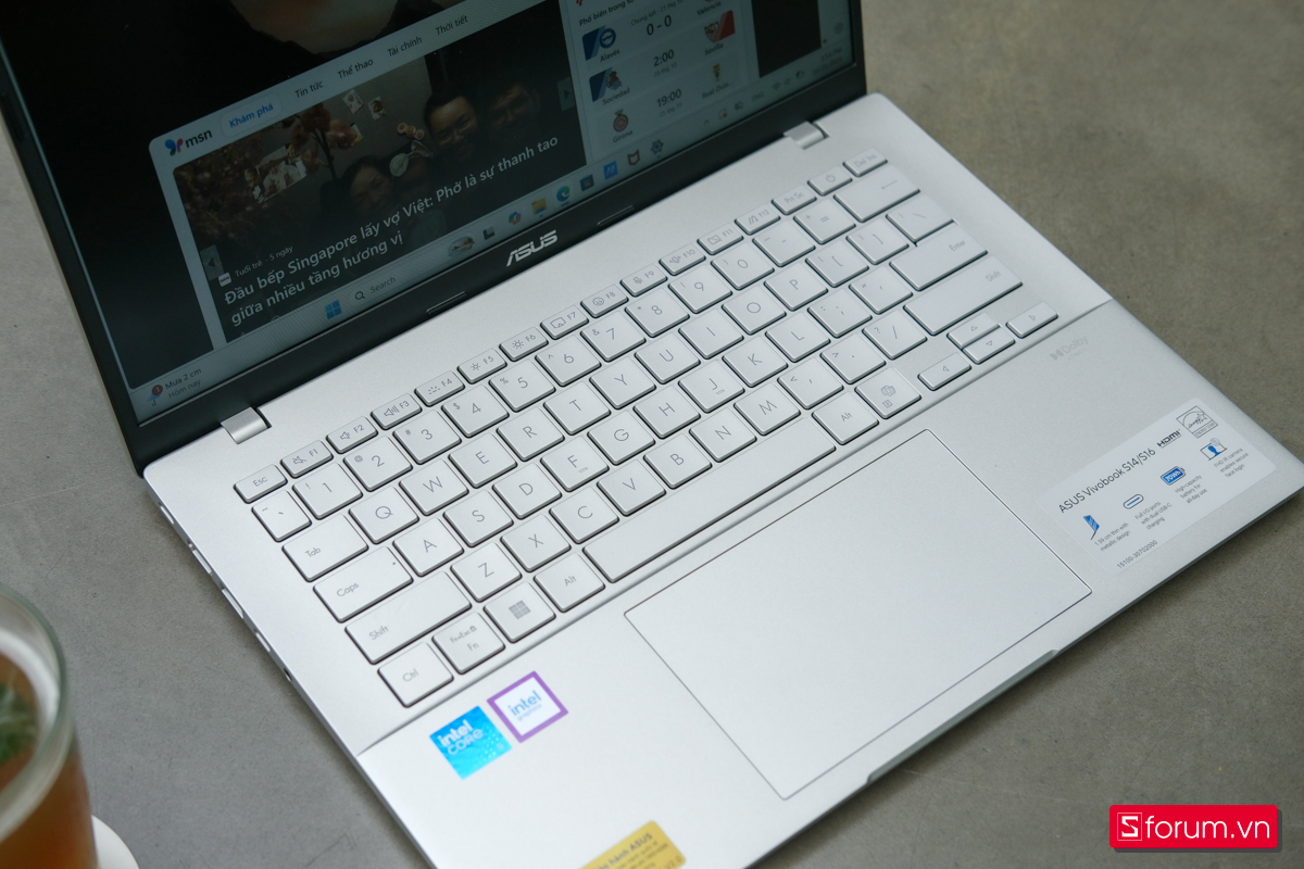 Bàn phím và Touchpad