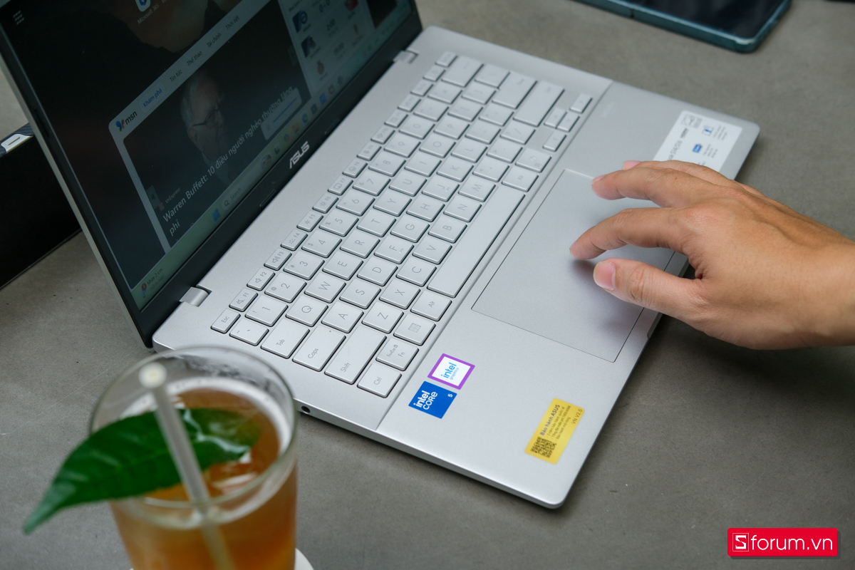 Bàn phím và Touchpad